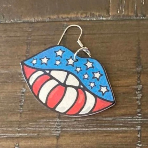 B2G1🇺🇸Patriotic Mouth Earrings American Red White Blue Stars Stripes• NWT - Picture 5 of 12